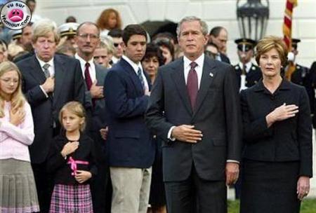 Photos et Images Drôles Bush  main sur le coeur